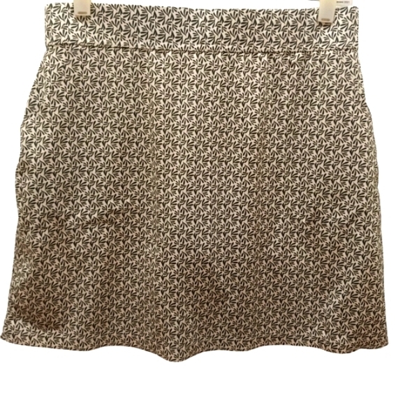 Belyn Key Pants - Belyn Key Women's golf skirt White with green leaf pattern Small